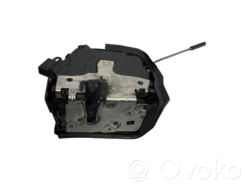 Замок сзади