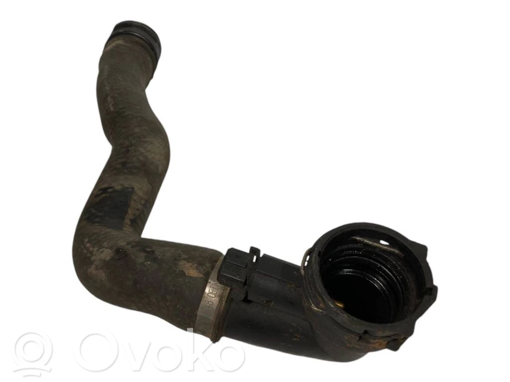 Caurulīte (-es) / šļūtene (-es)