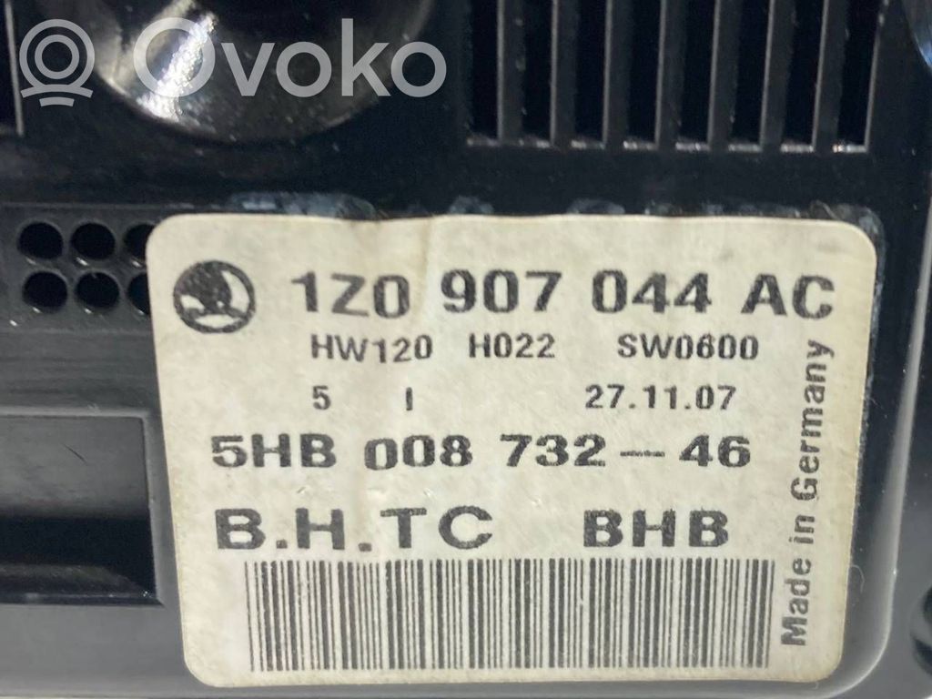 Gaisa kondicioniera / klimata kontroles / salona apsildes vadības bloks (salonā)