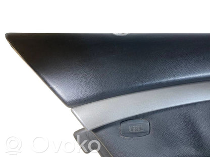 Apšuvums aizmugurējām durvīm