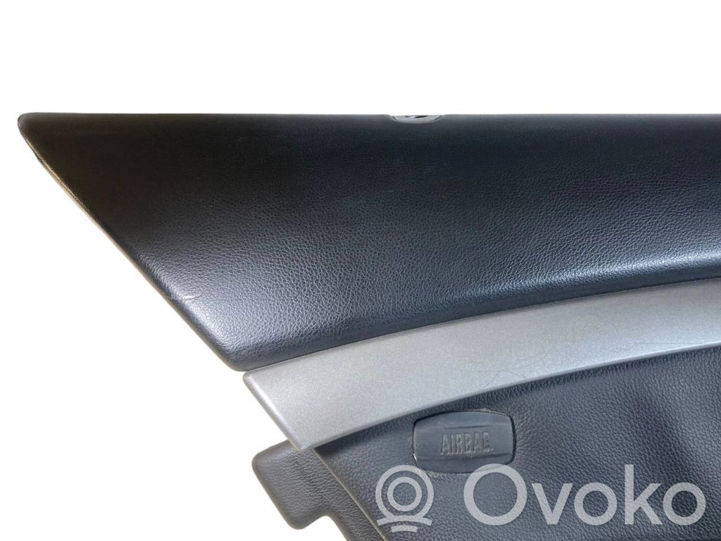 Apšuvums aizmugurējām durvīm