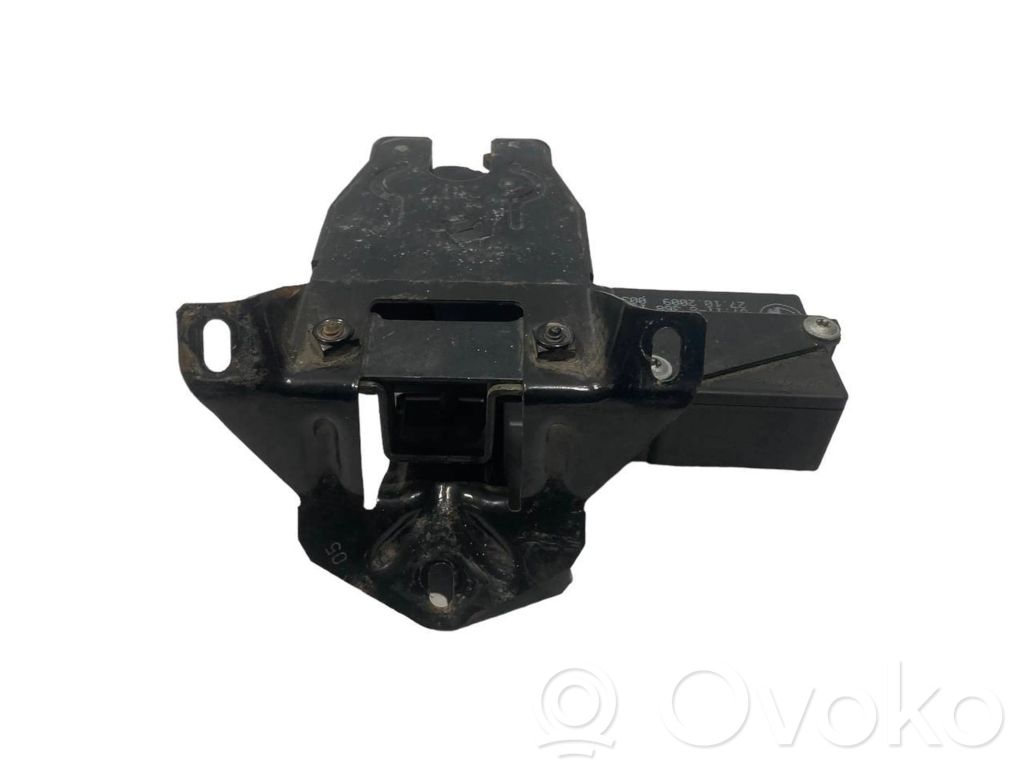 Aizmugurējā pārsega slēdzene