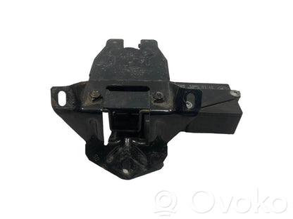 Aizmugurējā pārsega slēdzene