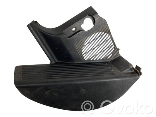 Kāju zonas sānu dekoratīvā apdare