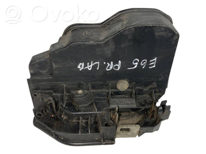 Priekšpusē slēdzene