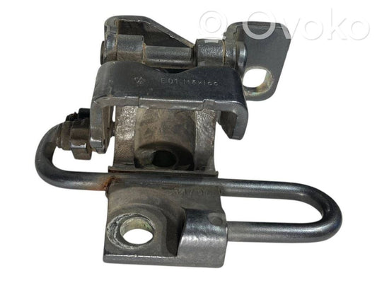 Aizmugurē apakšējā vira (eņģe)