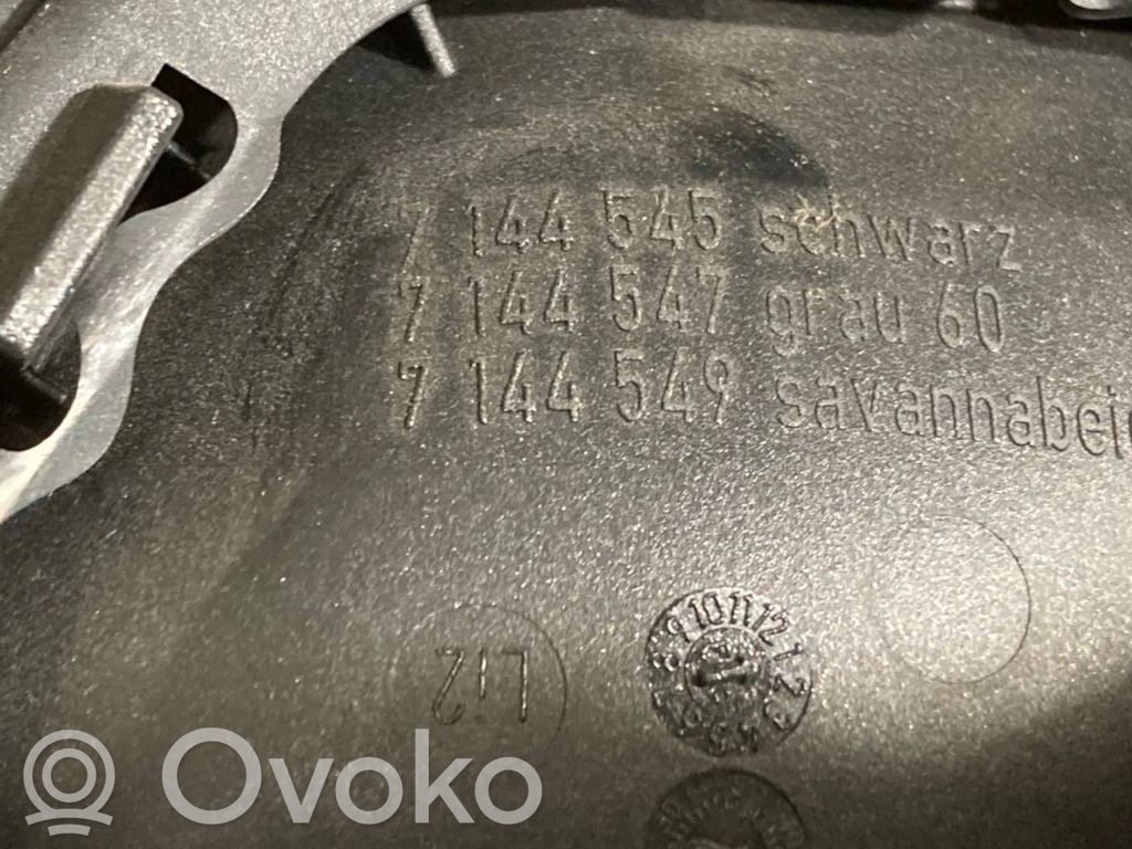 Apšuvums aizmugurējām durvīm