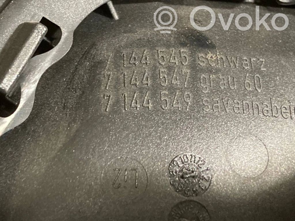 Apšuvums aizmugurējām durvīm