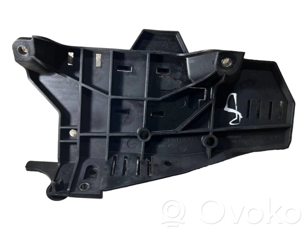 Cita veida dzinēja nodalījuma detaļa