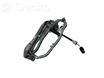 Priekšpusē turētājs / kronšteins ārējam atvēršanas rokturim