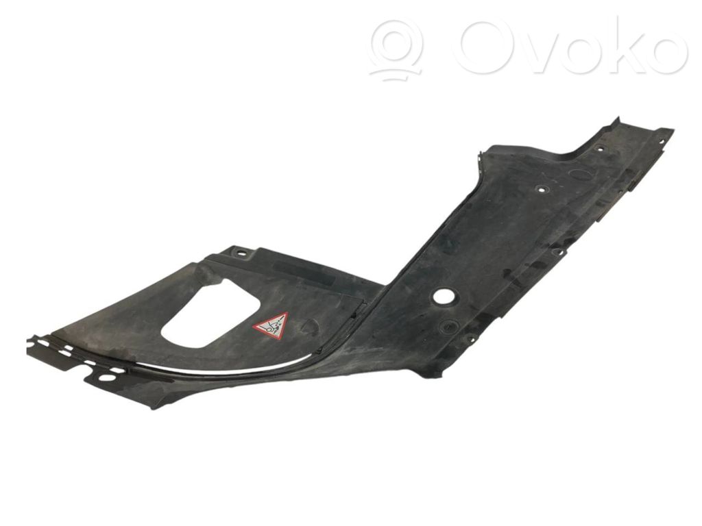 Dzinēja pārsega slēdzenes dekoratīvā apdare