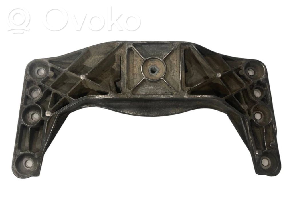 Transmission mounting bracket