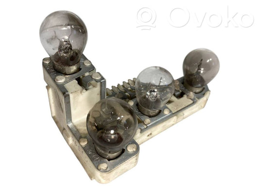 Aizmugures spuldzes vāka turētājs