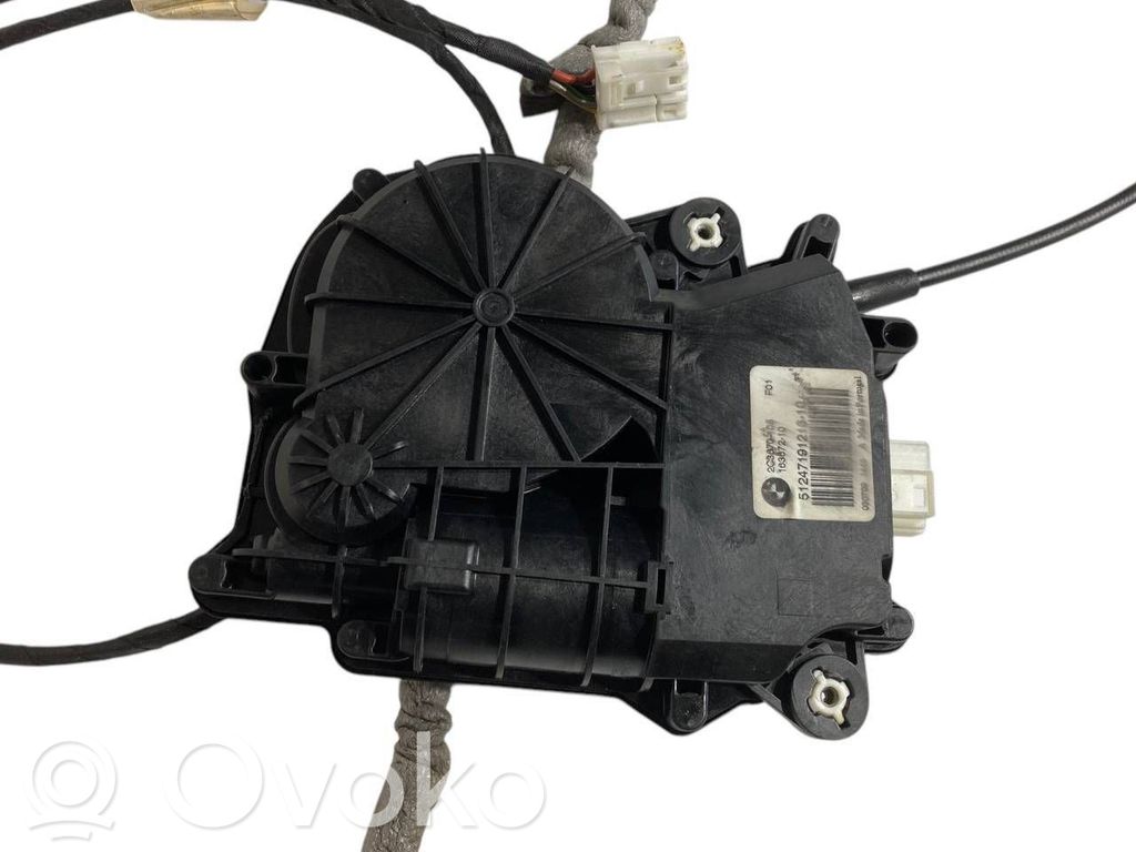 Aizmugurējā pārsega pievilcējs