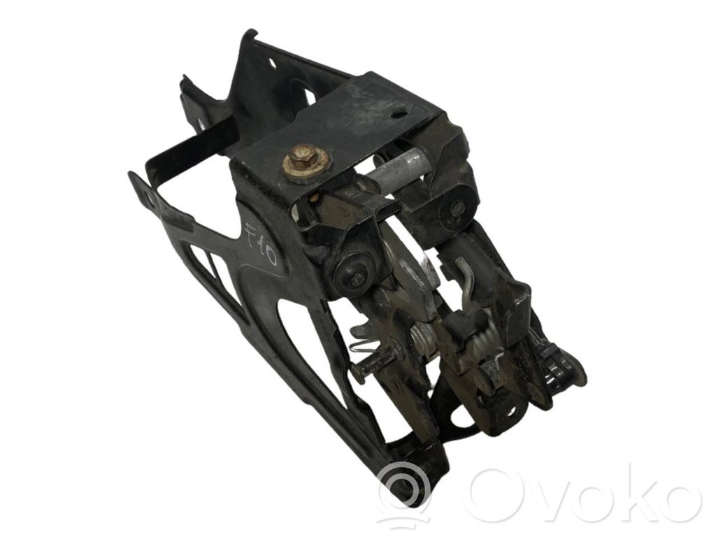 Dzinēja pārsega slēdzene