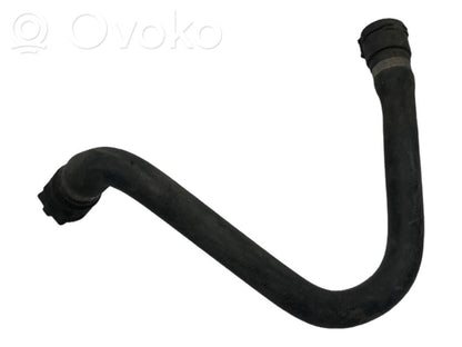 Caurulīte (-es) / šļūtene (-es)