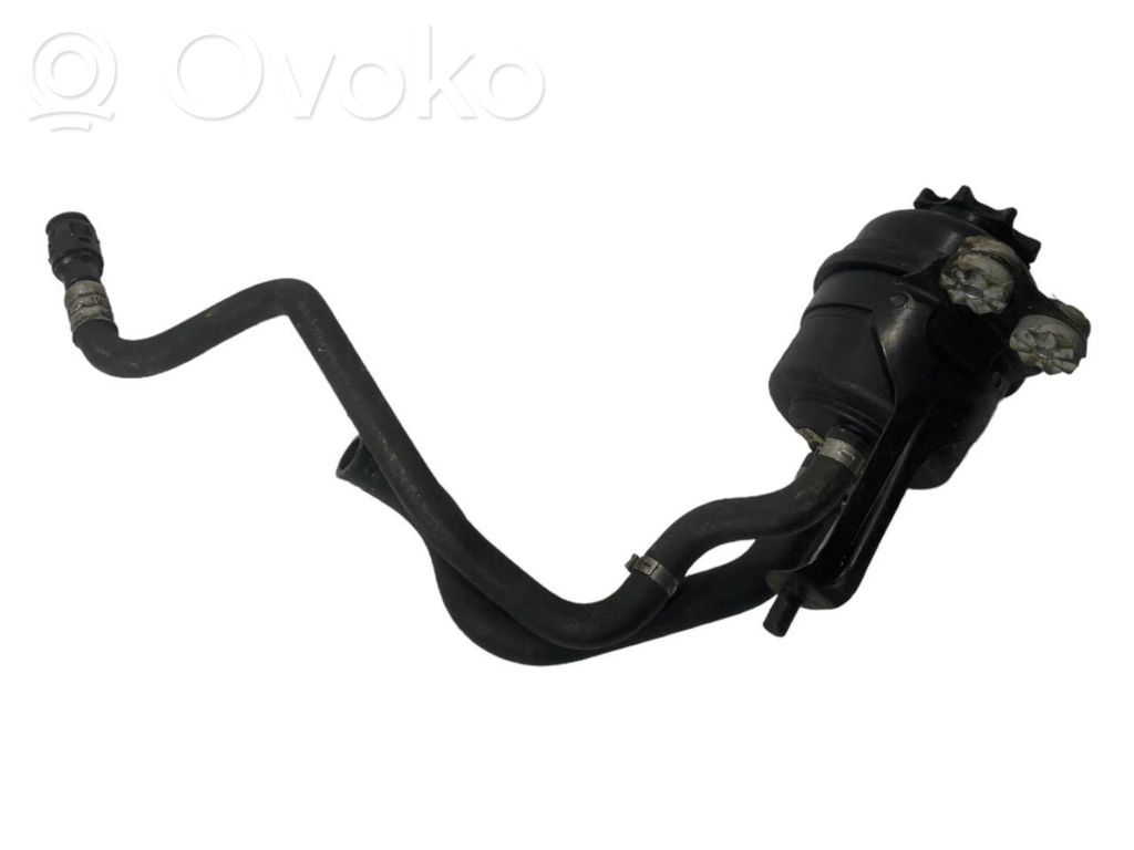 Stūres pastiprinātāja šķidruma tvertne