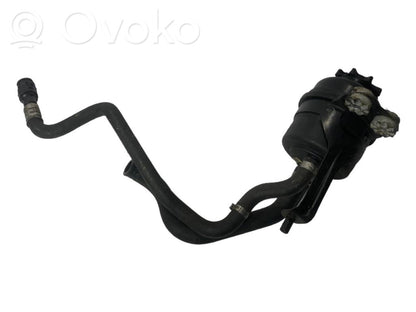 Stūres pastiprinātāja šķidruma tvertne