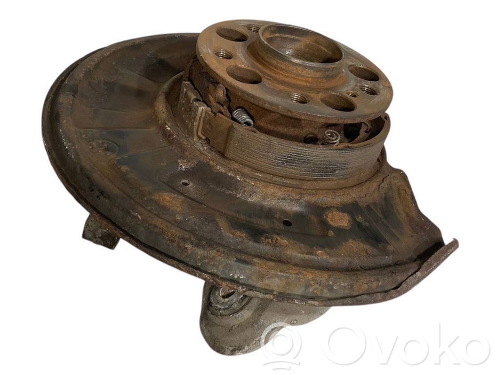 Aizmugurē riteņa rumbas vārpstas šarnīrs (stupica, capfa)