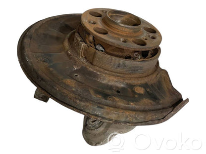 Aizmugurē riteņa rumbas vārpstas šarnīrs (stupica, capfa)