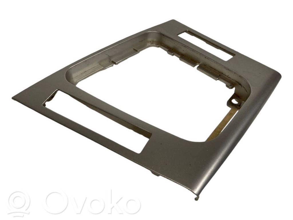 Декоративная накладка на рычаг переключения передач (пластик)