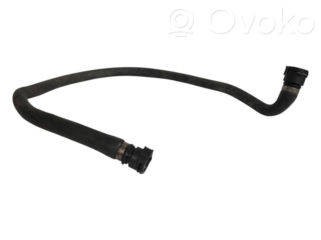 Caurulīte (-es) / šļūtene (-es)