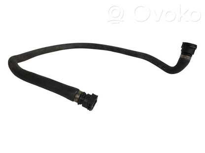 Caurulīte (-es) / šļūtene (-es)