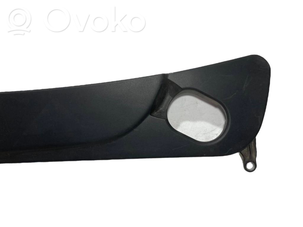 Dzinēja pārsegs (dekoratīva apdare)