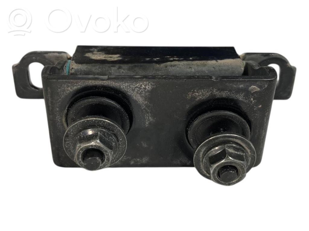 Aizmugurējā pārsega eņģe (-ess)