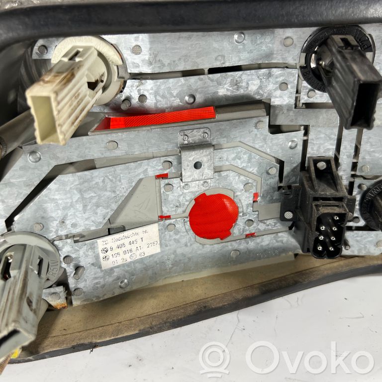 Aizmugurējais lukturis virsbūvē