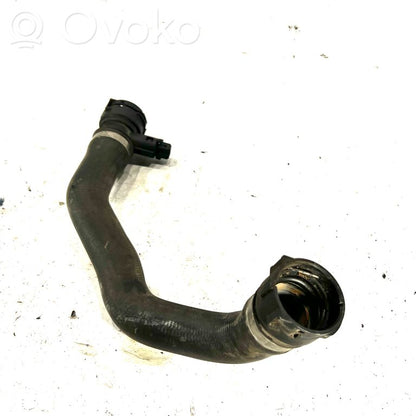 Caurulīte (-es) / šļūtene (-es)