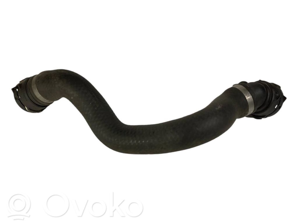 Caurulīte (-es) / šļūtene (-es)