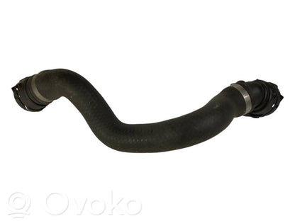 Caurulīte (-es) / šļūtene (-es)