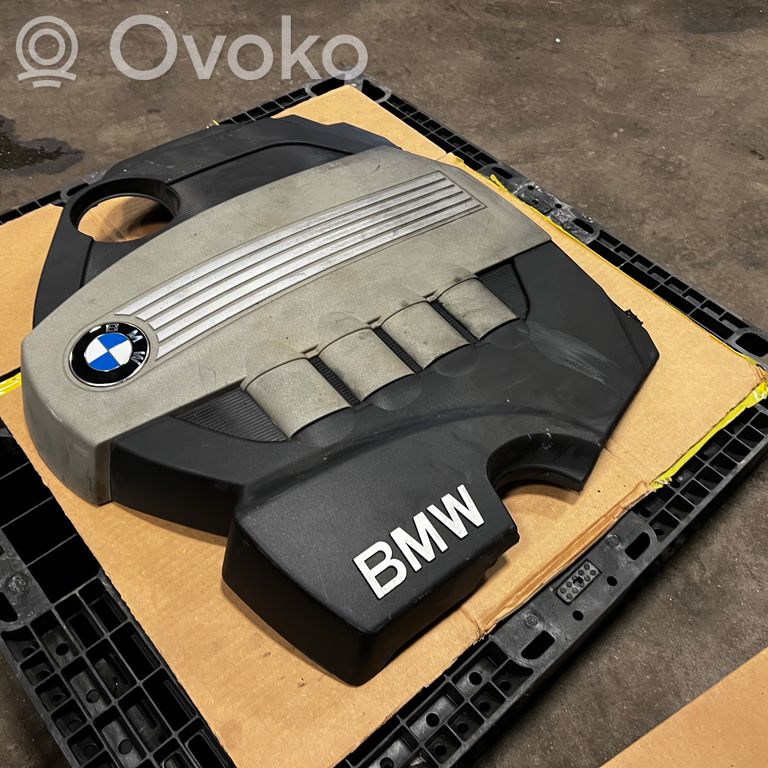 Dzinēja pārsegs (dekoratīva apdare)