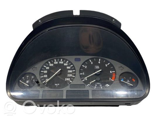 Speedometer (in the instrument panel)