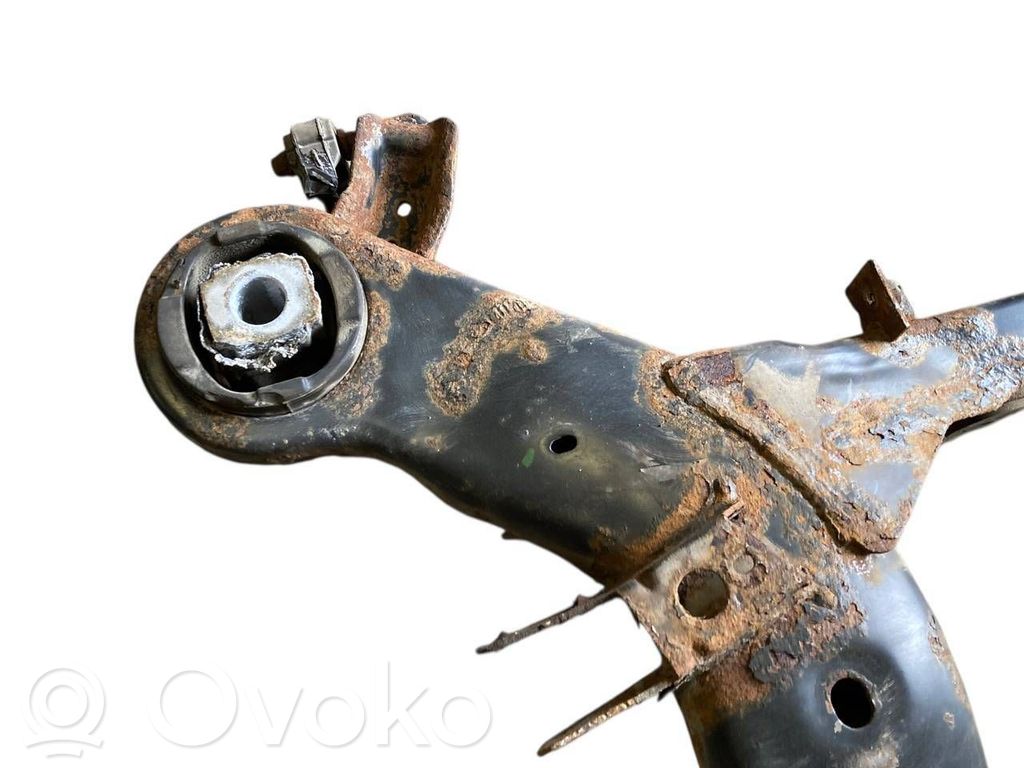 Pusrāmis aizmugurējais / priekšējais