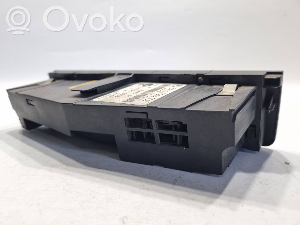 Gaisa kondicioniera / klimata kontroles / salona apsildes vadības bloks (salonā)