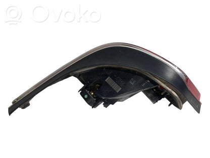 Aizmugurējais lukturis virsbūvē