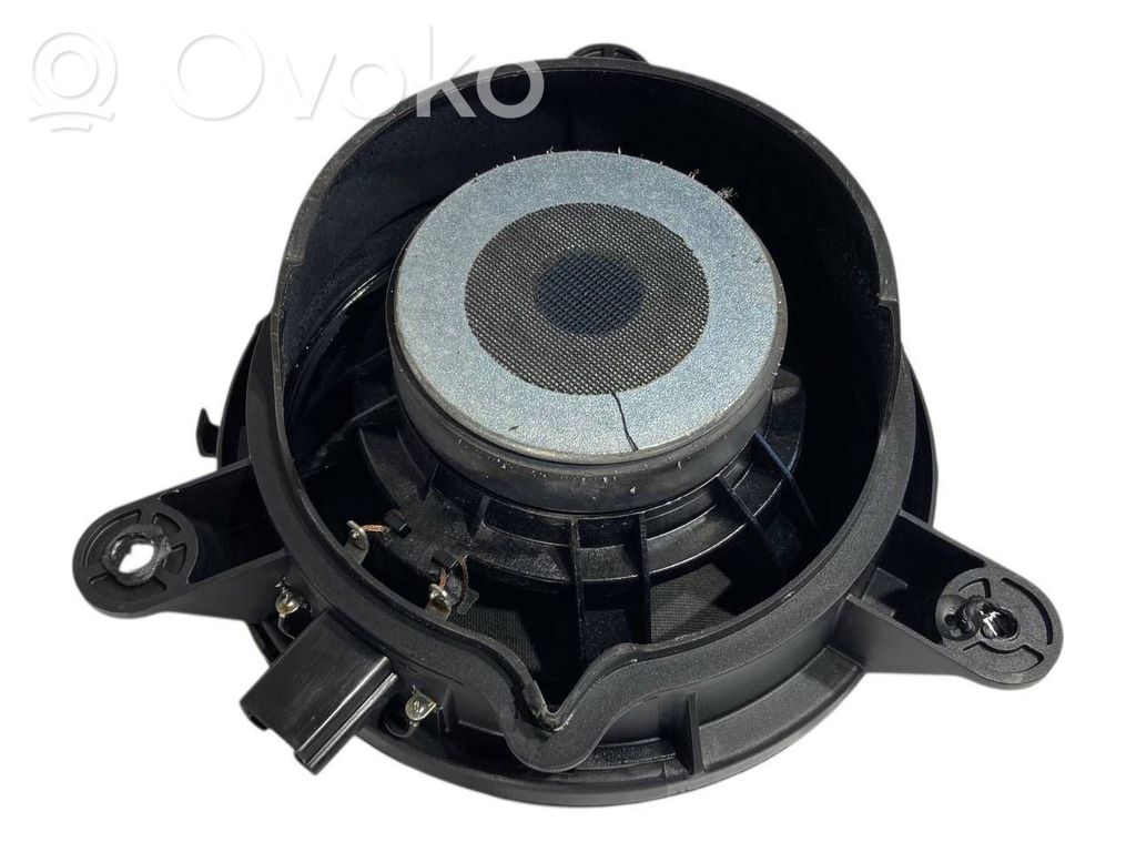 Skaļrunis (-i) pakaļējās durvīs