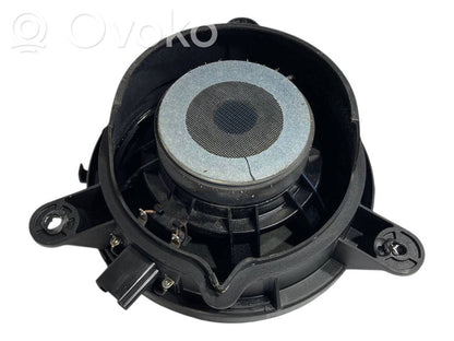 Skaļrunis (-i) pakaļējās durvīs