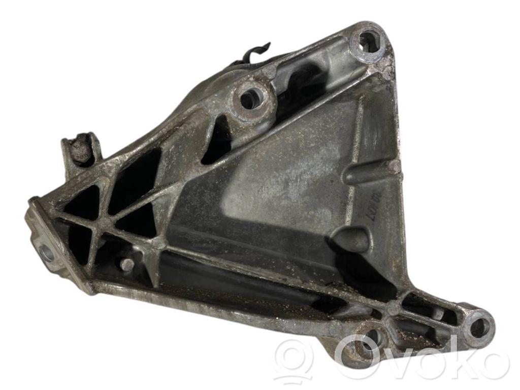 Engine mounting bracket