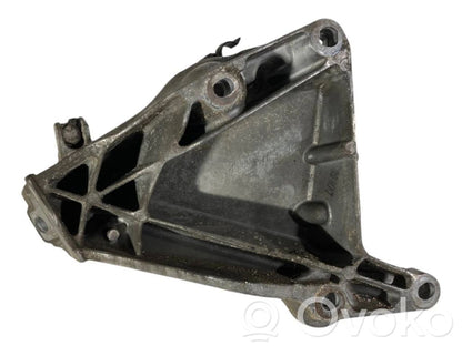 Engine mounting bracket