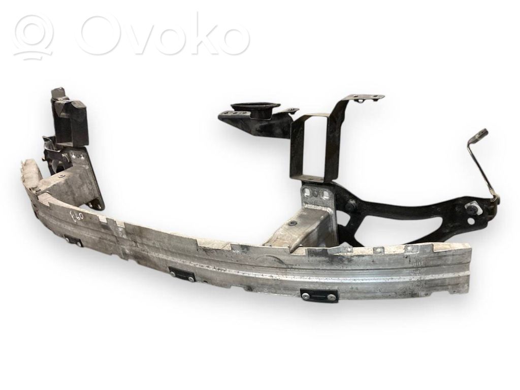 Priekšpusē bampera sija / balka