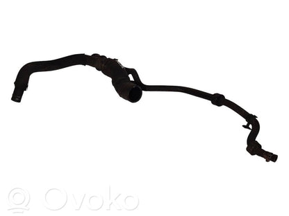 Caurulīte (-es) / šļūtene (-es)