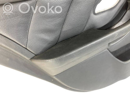 Apšuvums aizmugurējām durvīm