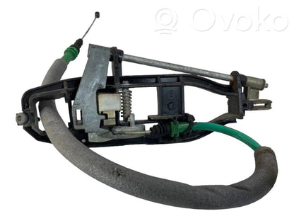 Priekšpusē turētājs / kronšteins ārējam atvēršanas rokturim