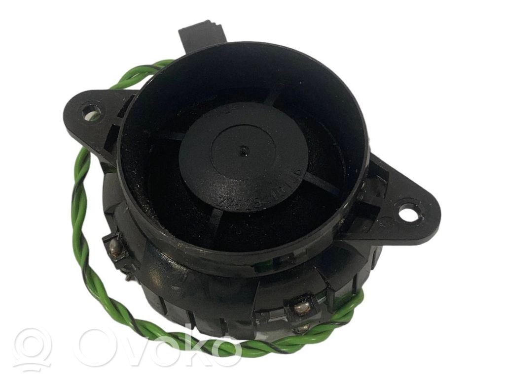 Augsto frekvenču skaļrunis (-i) priekšējās durvīs