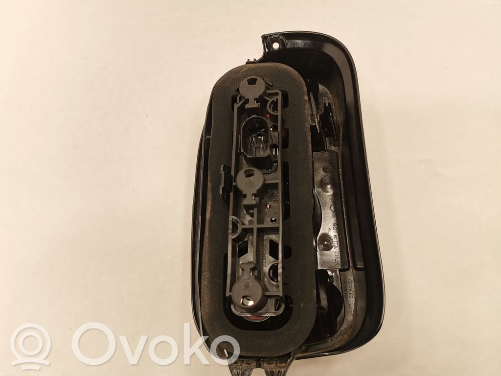 Aizmugurējais lukturis virsbūvē