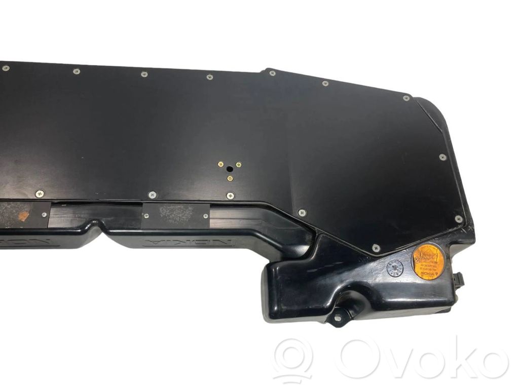 Skaļrunis (-i) aizmugurējā palodzē