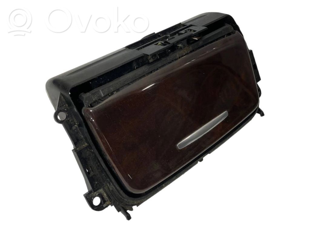 Пепельница (передняя)